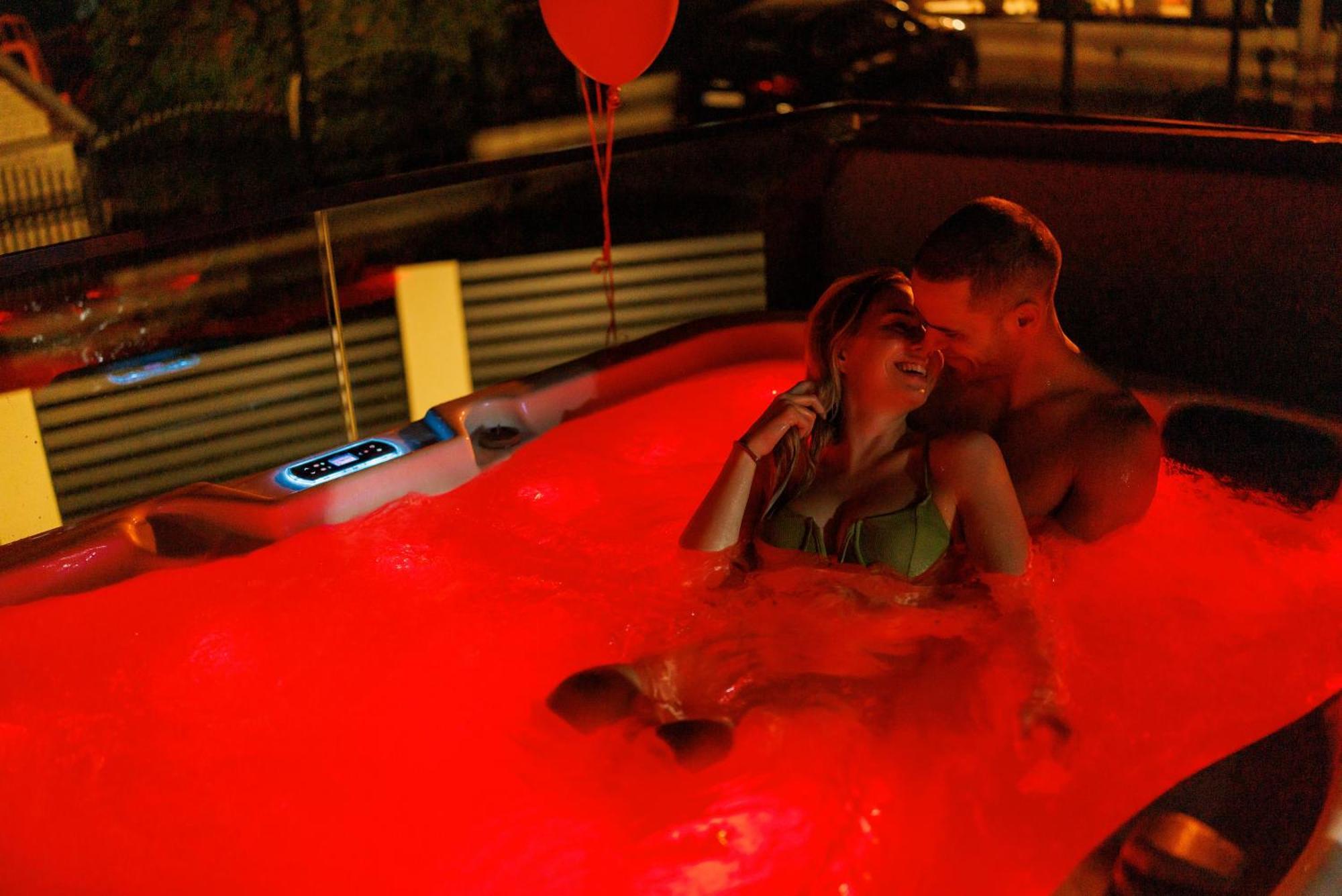 Villa Luxurious For Couples With Hot Tub View