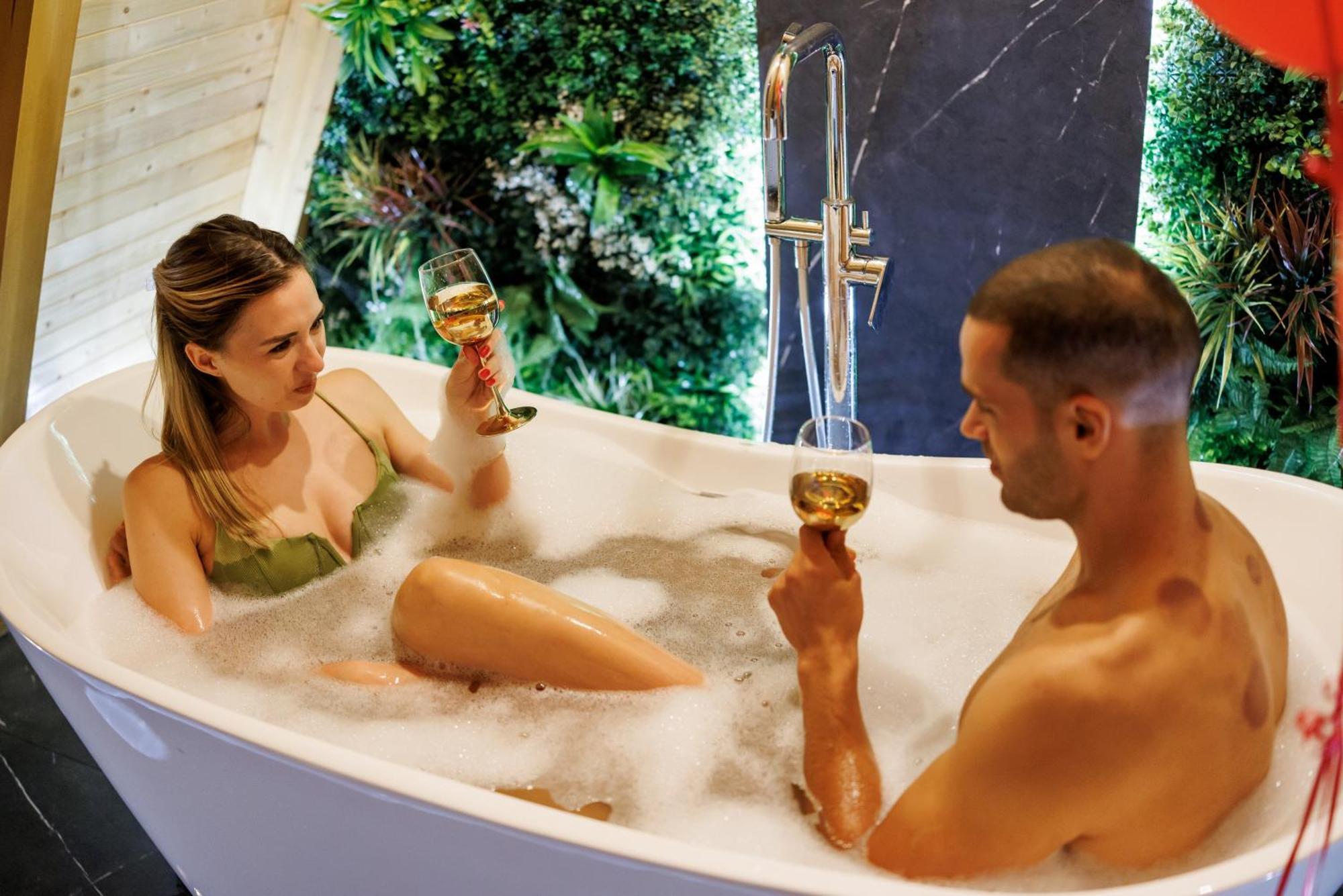 Luxurious For Couples With Hot Tub View